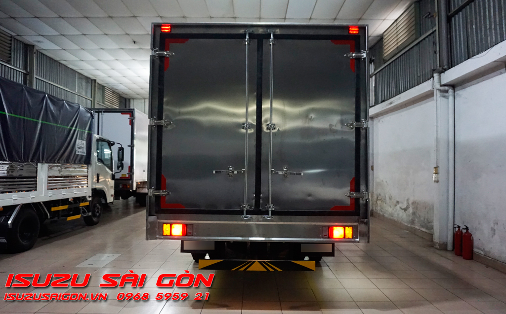 Xe Tải Isuzu 3T5 Tấn Thùng Kín NPR400 5